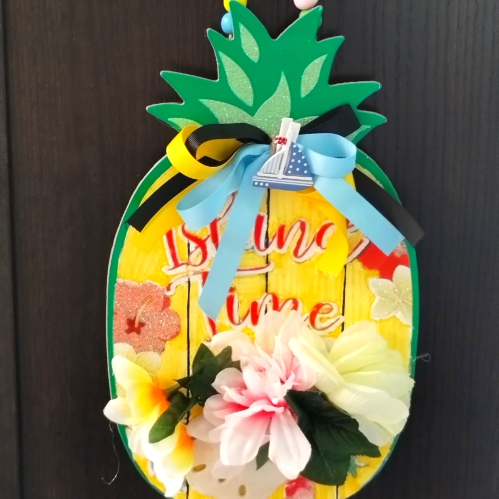 If you like pineapple home decor check out this unique upcycled pineapple sign